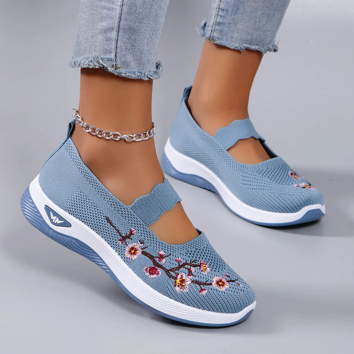 Elegant and detailed supportive summer Sneakers