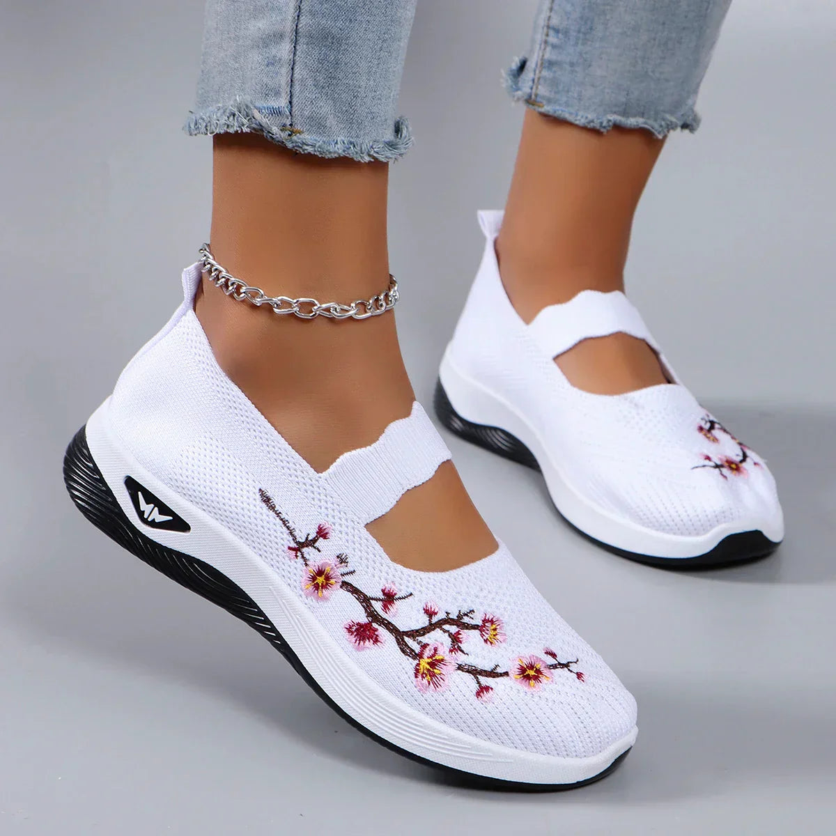 Elegant and detailed supportive summer Sneakers