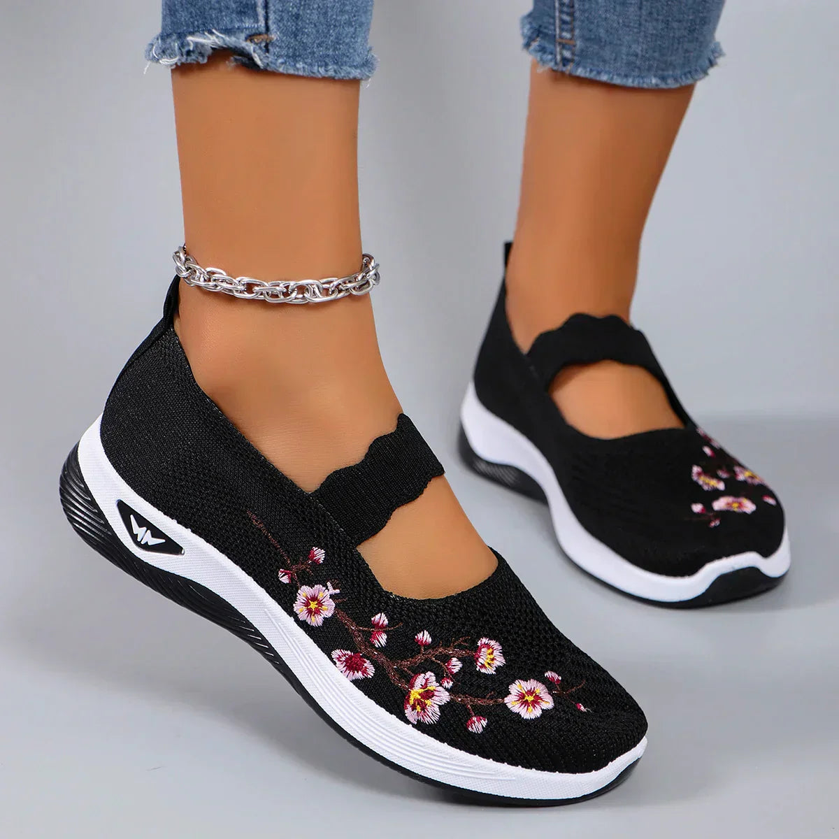 Elegant and detailed supportive summer Sneakers