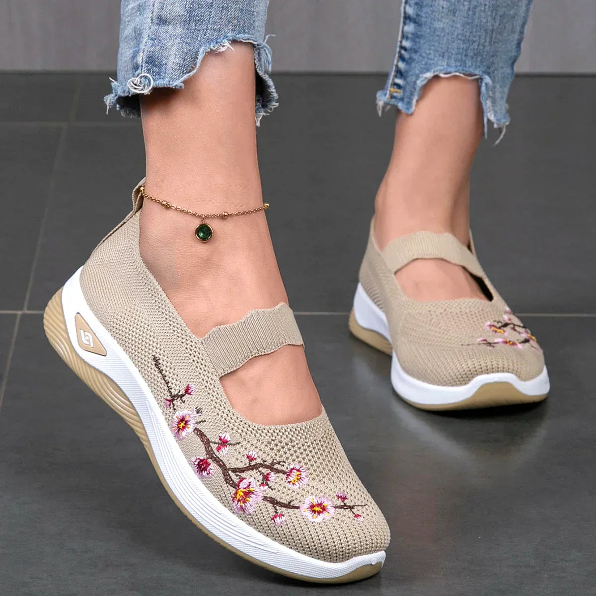 Elegant and detailed supportive summer Sneakers