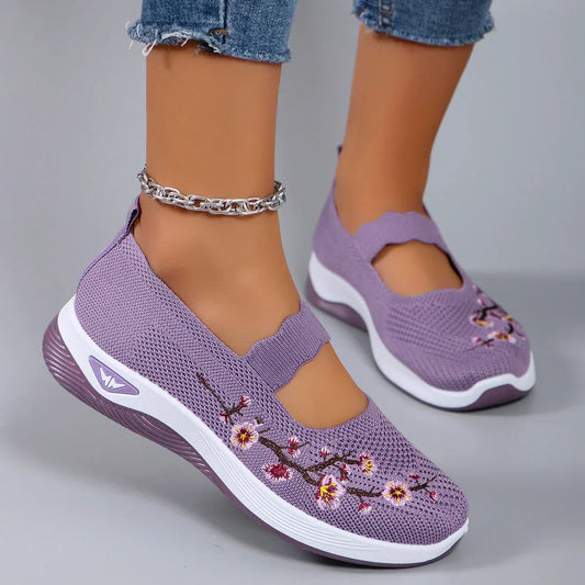 Elegant and detailed supportive summer Sneakers